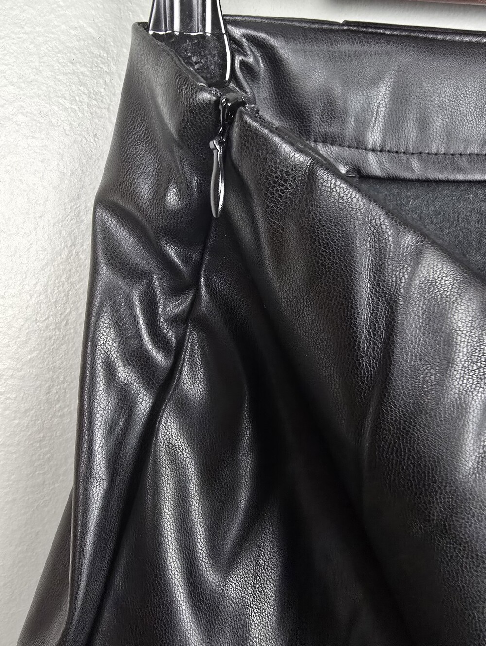 Faux Leather Solid Split Mini Skirt Slit Black Womens Size L Edgy Dark Academia - Picture 5 of 10